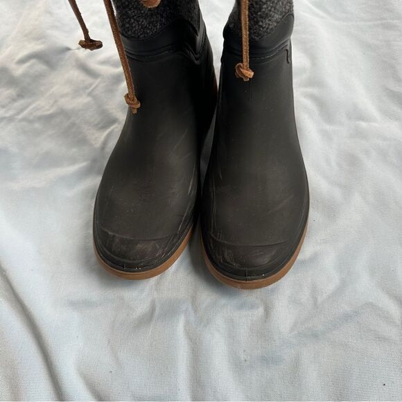 Women’s Size 7 Waterproof Alpine Waterproof Rain Boots in Grey Black - Picture 3 of 9